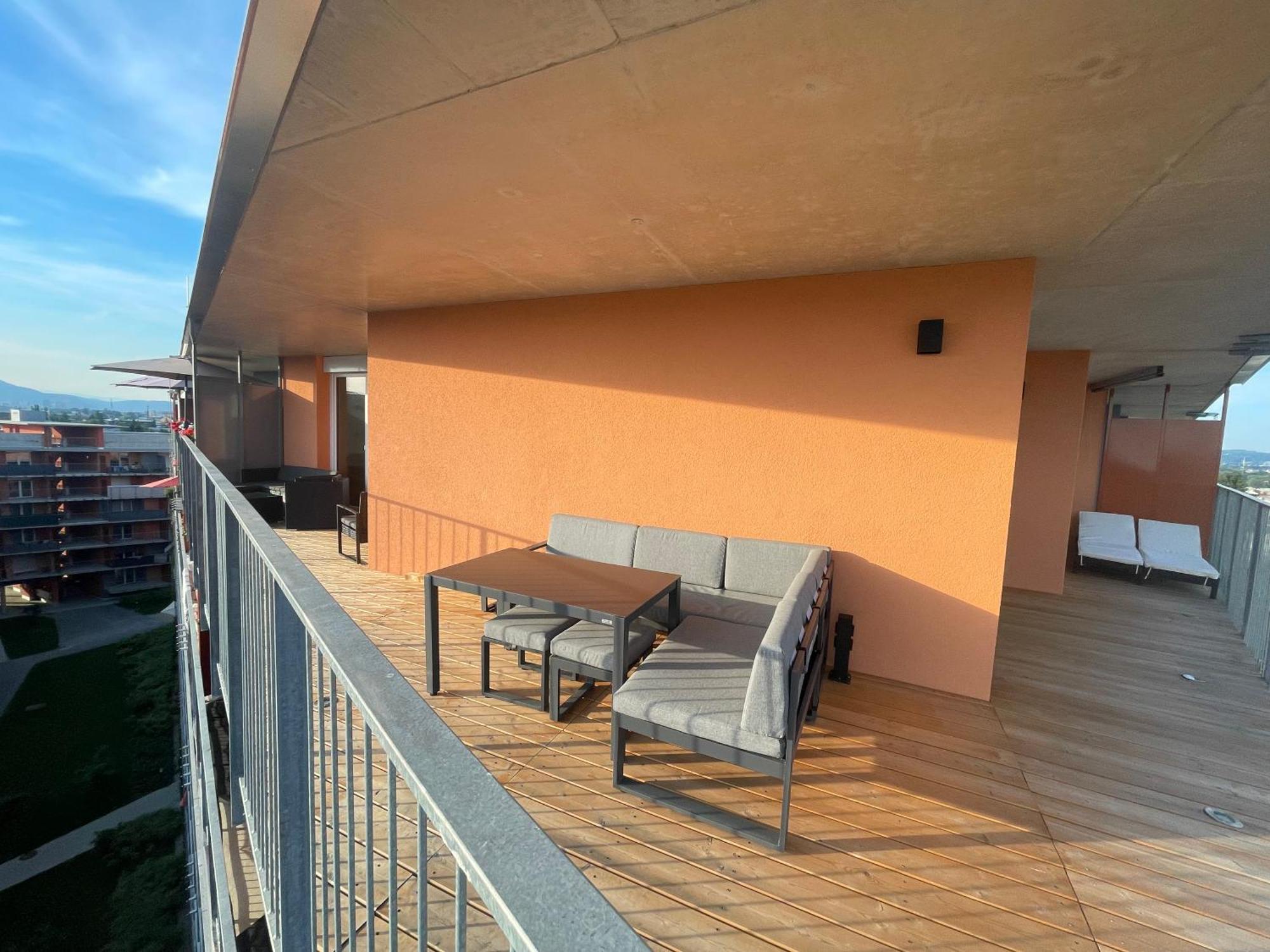 100 Qm Penthouse, Self-Check-In, 2 Parkplaetze Apartment Graz Exterior photo