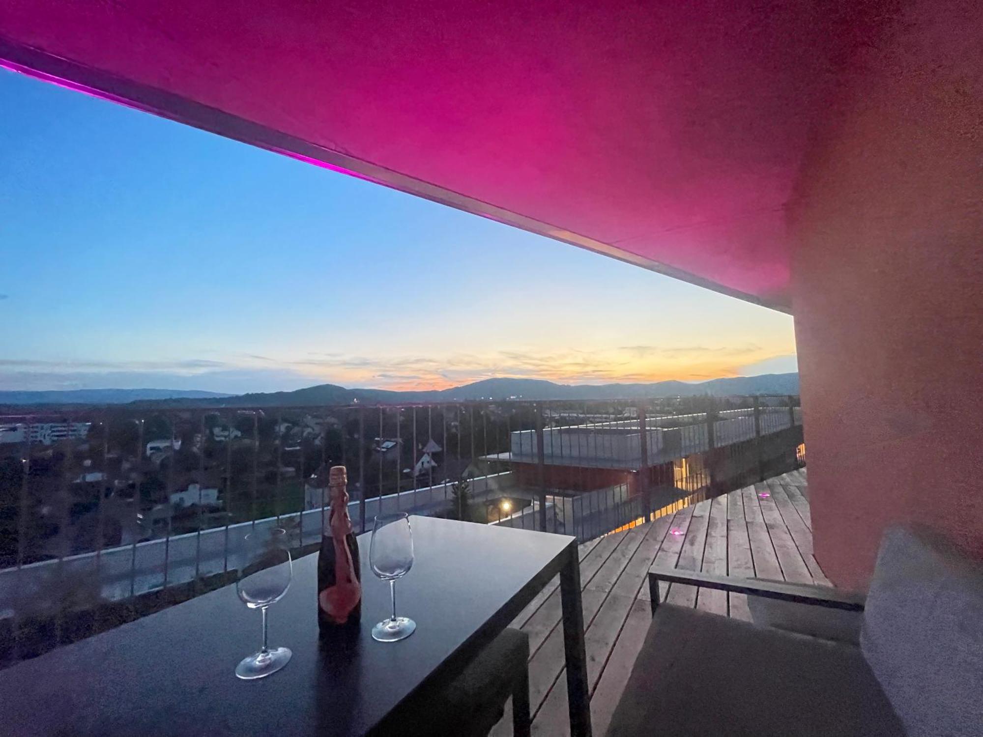 100 Qm Penthouse, Self-Check-In, 2 Parkplaetze Apartment Graz Exterior photo