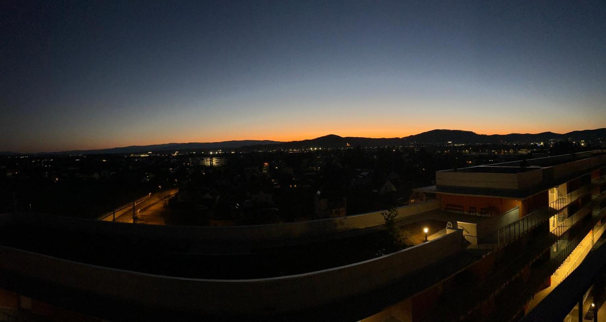 100 Qm Penthouse, Self-Check-In, 2 Parkplaetze Apartment Graz Exterior photo